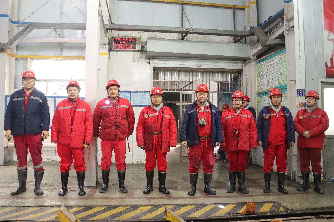 督導(dǎo)加壓守底線 實(shí)干篤行保安全 —— 紅旗煤礦全力筑牢年末歲初安全生產(chǎn)堅(jiān)固防線2