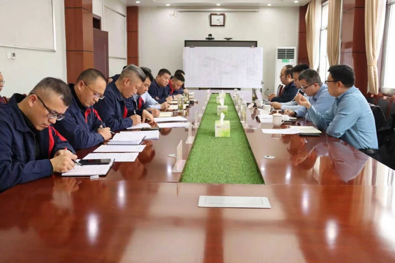 督導(dǎo)加壓守底線 實(shí)干篤行保安全 —— 紅旗煤礦全力筑牢年末歲初安全生產(chǎn)堅(jiān)固防線1