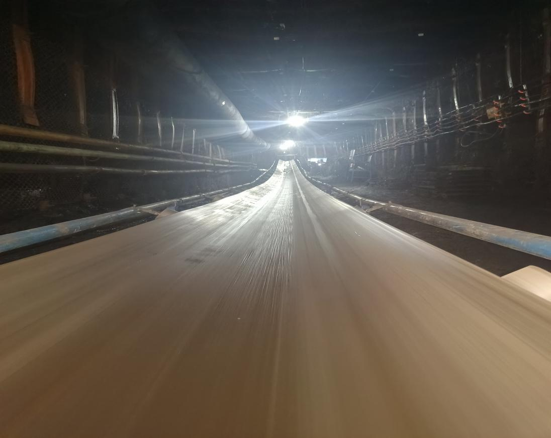 紅旗煤礦持續(xù)推進(jìn)運(yùn)輸系統(tǒng)優(yōu)化，全力助推礦井生產(chǎn)高效運(yùn)轉(zhuǎn)1