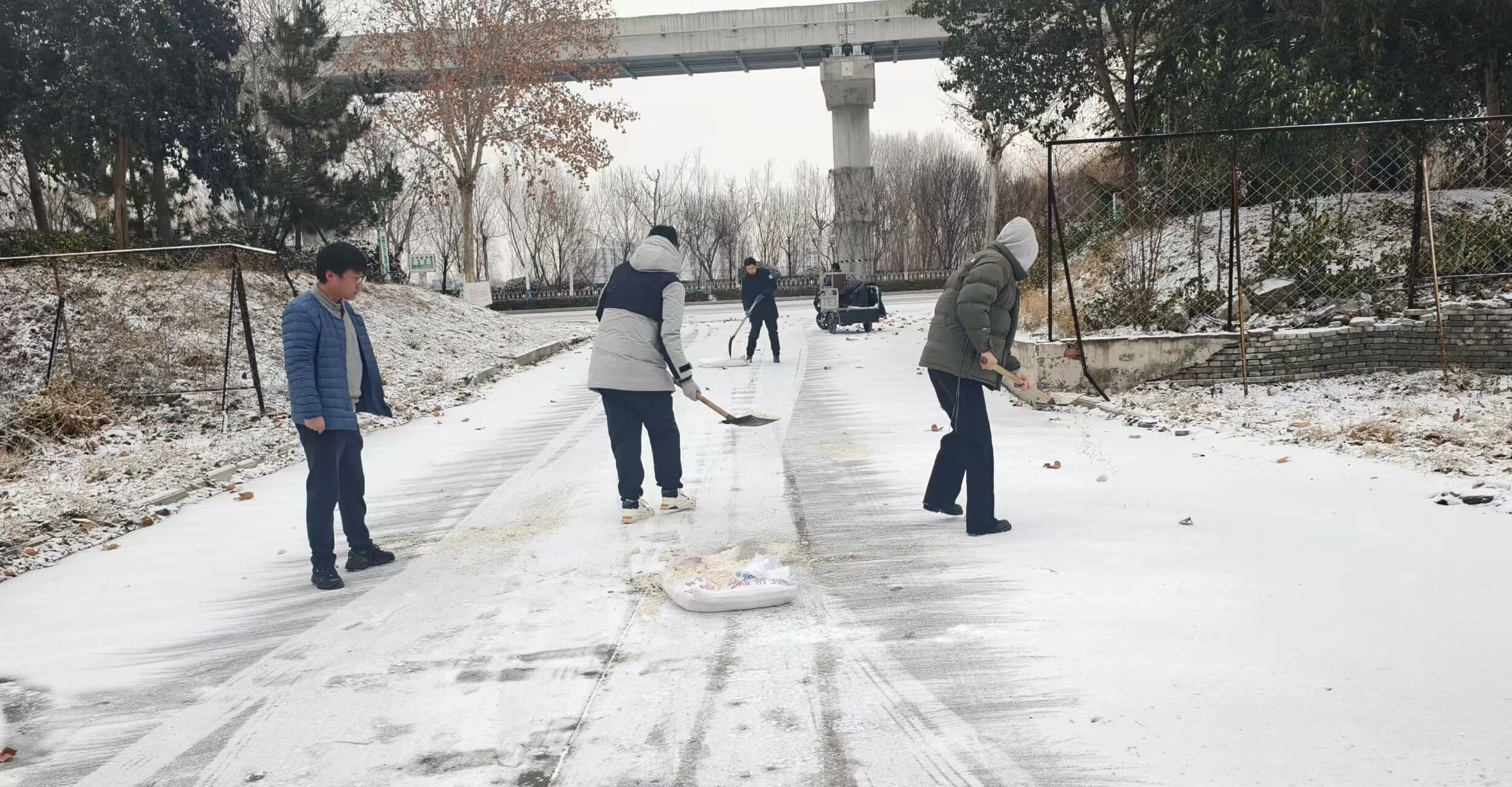 鹽暖寒冬路，鄒城鹽業(yè)全力保供除冰雪！1